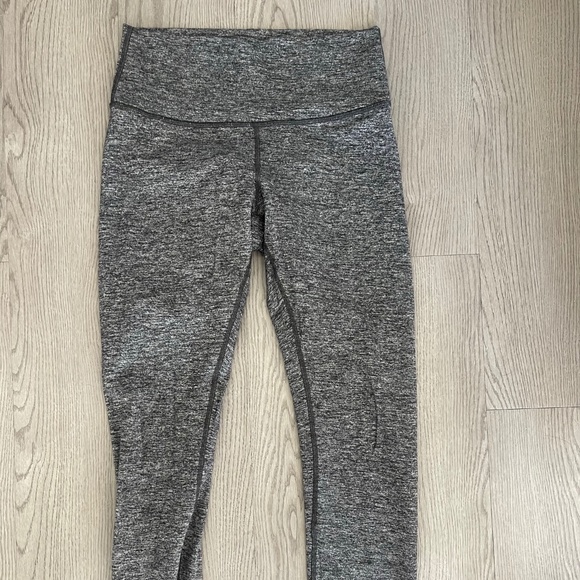 LULULEMON HEATHERED GREY WUNDER UNDER LEGGING size 8 - Picture 3 of 6